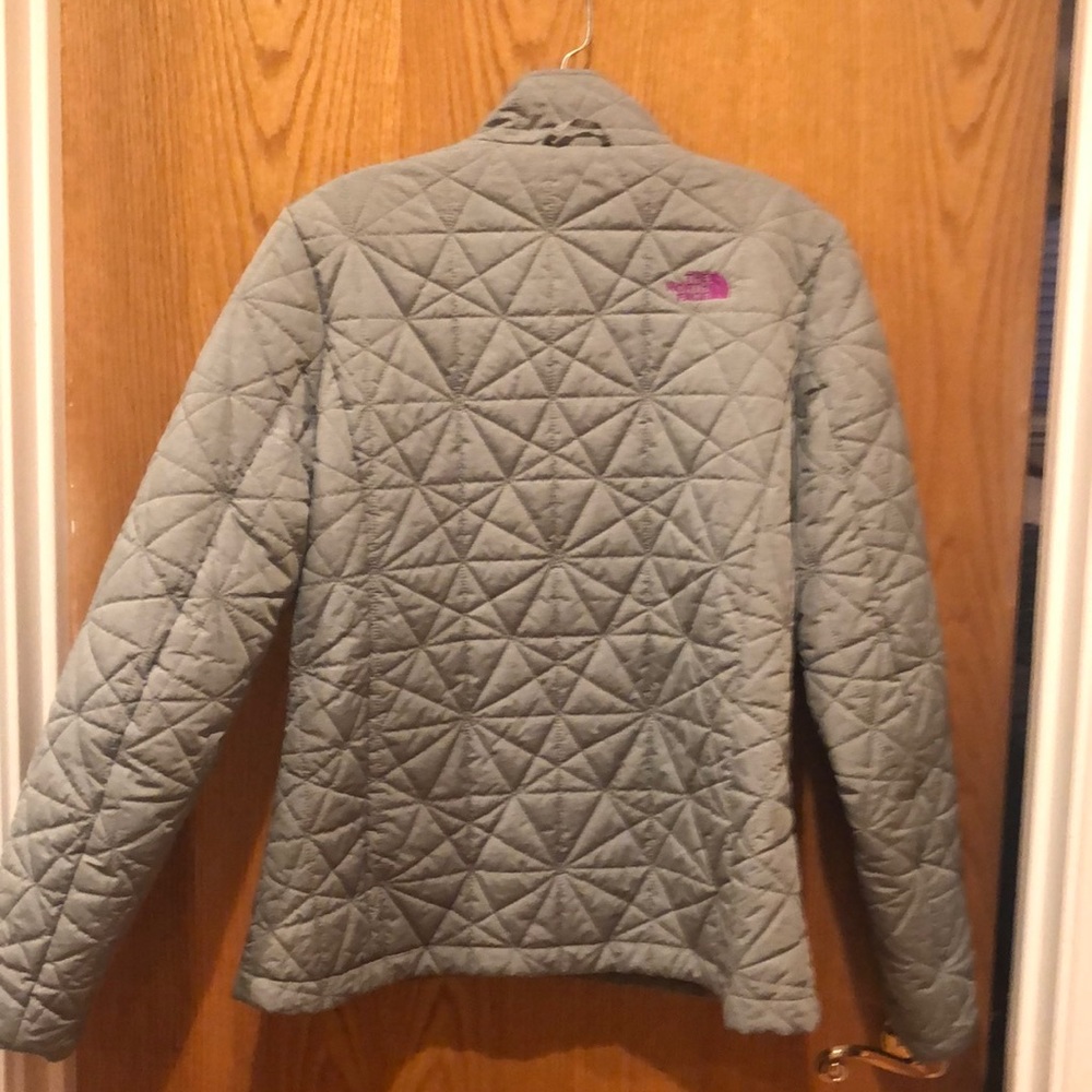 Women’s North Face Jacket - Picture 4 of 5